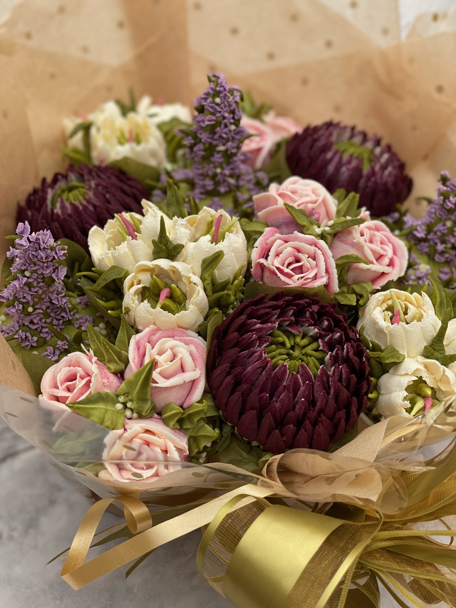 cupcake bouquet, taylor made cupcake bouquet, taylor made cakes,