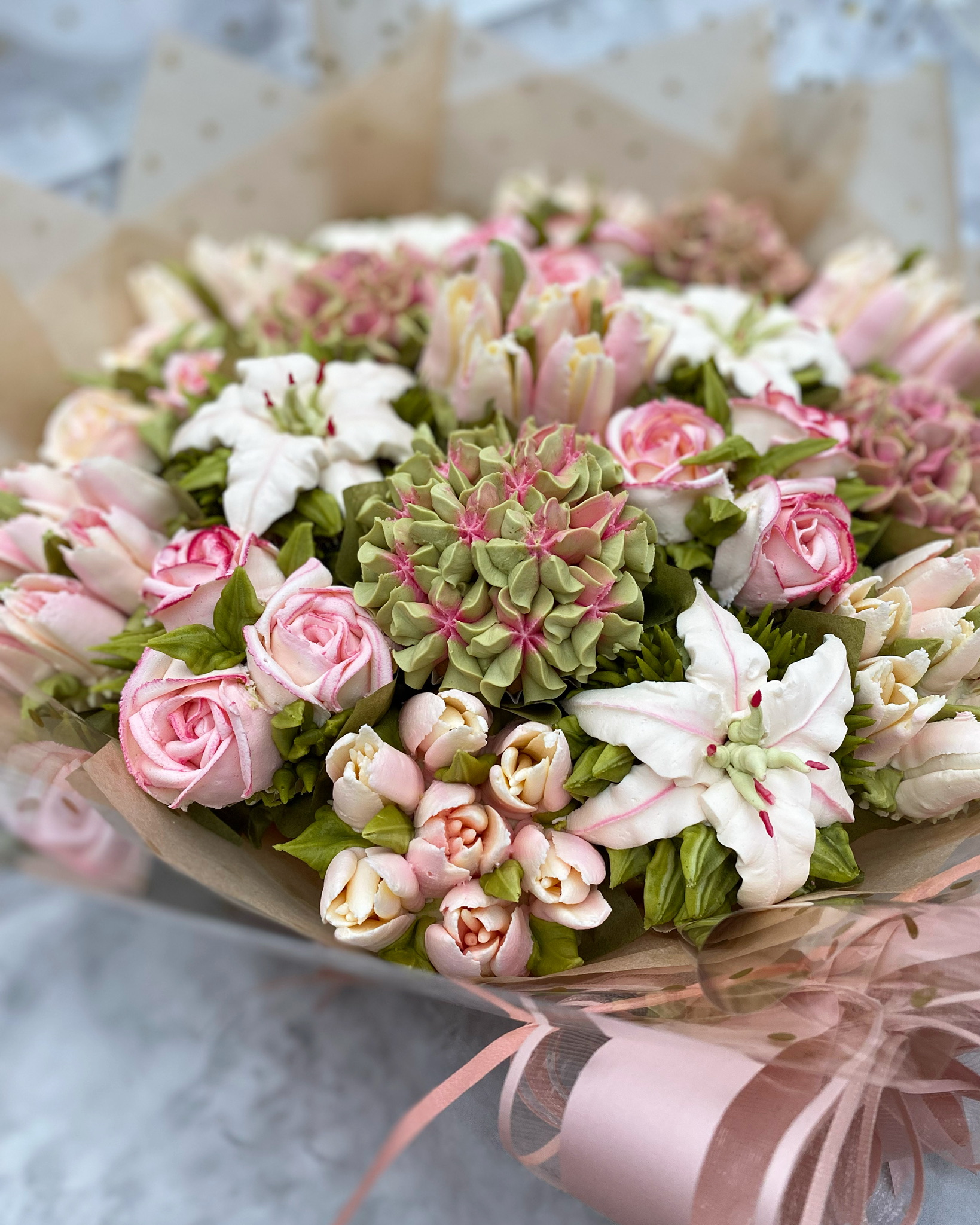 cupcake bouquet, taylor made cupcake bouquet, taylor made cakes,